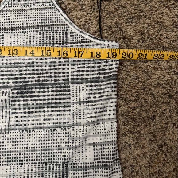 Zyia XL Black & White Patterned Activr tank top Top - Picture 3 of 5
